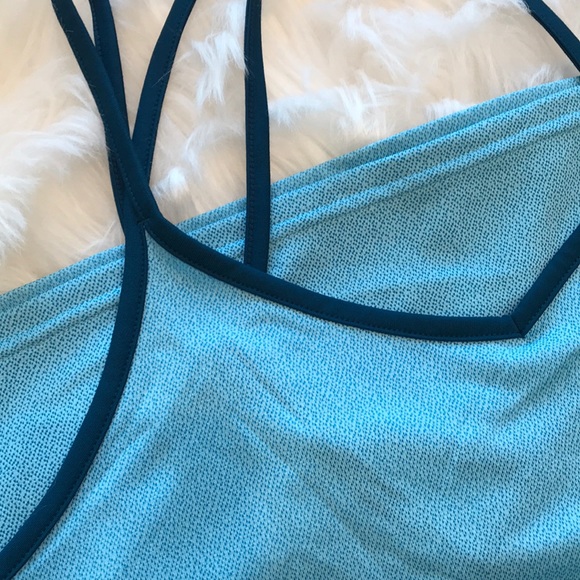 🌸 2 for $30 🌸 Under Armour top - Picture 5 of 5